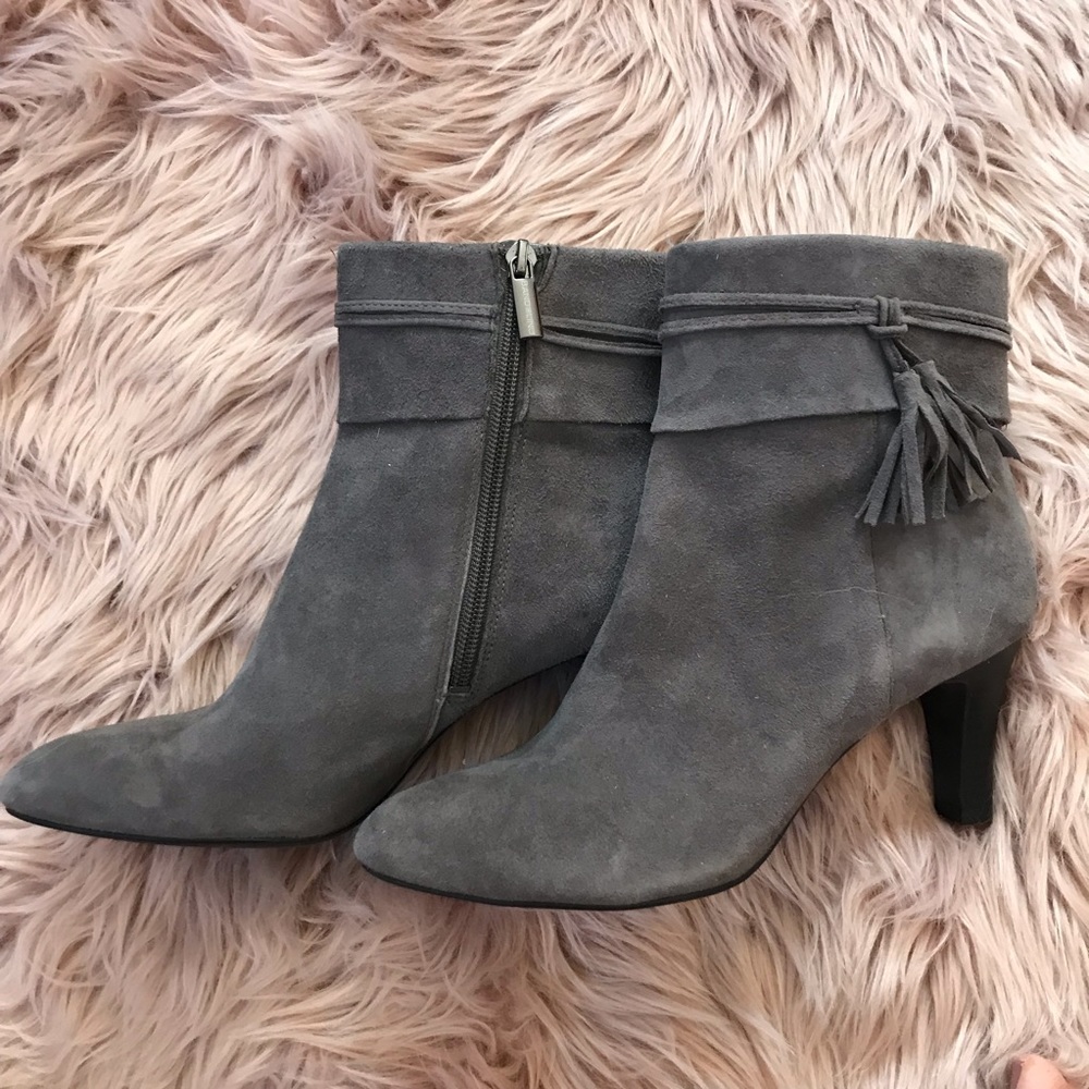 Gray Bandolino suede booties with tassel